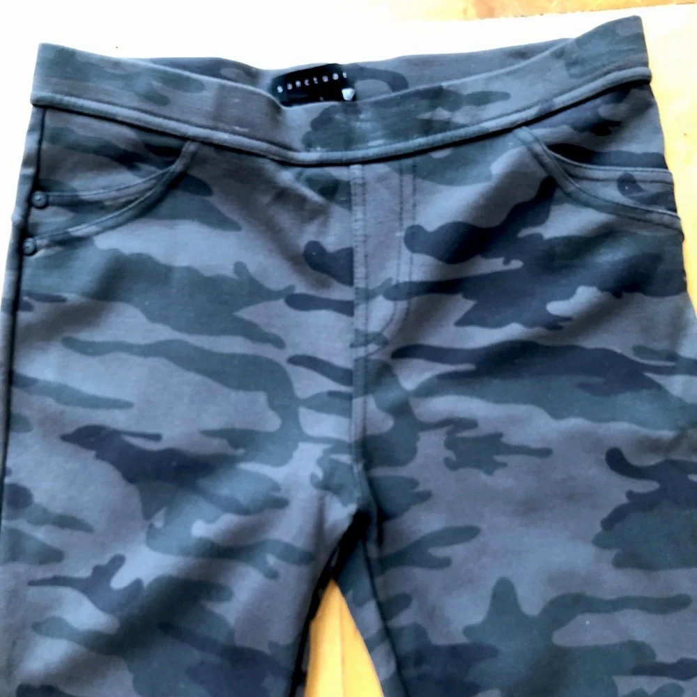 Anthropologie Sanctuary Green Camo Leggings - Size Small